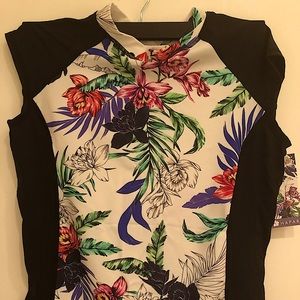 Hapari Short Sleeve Rash Guard XL NWT